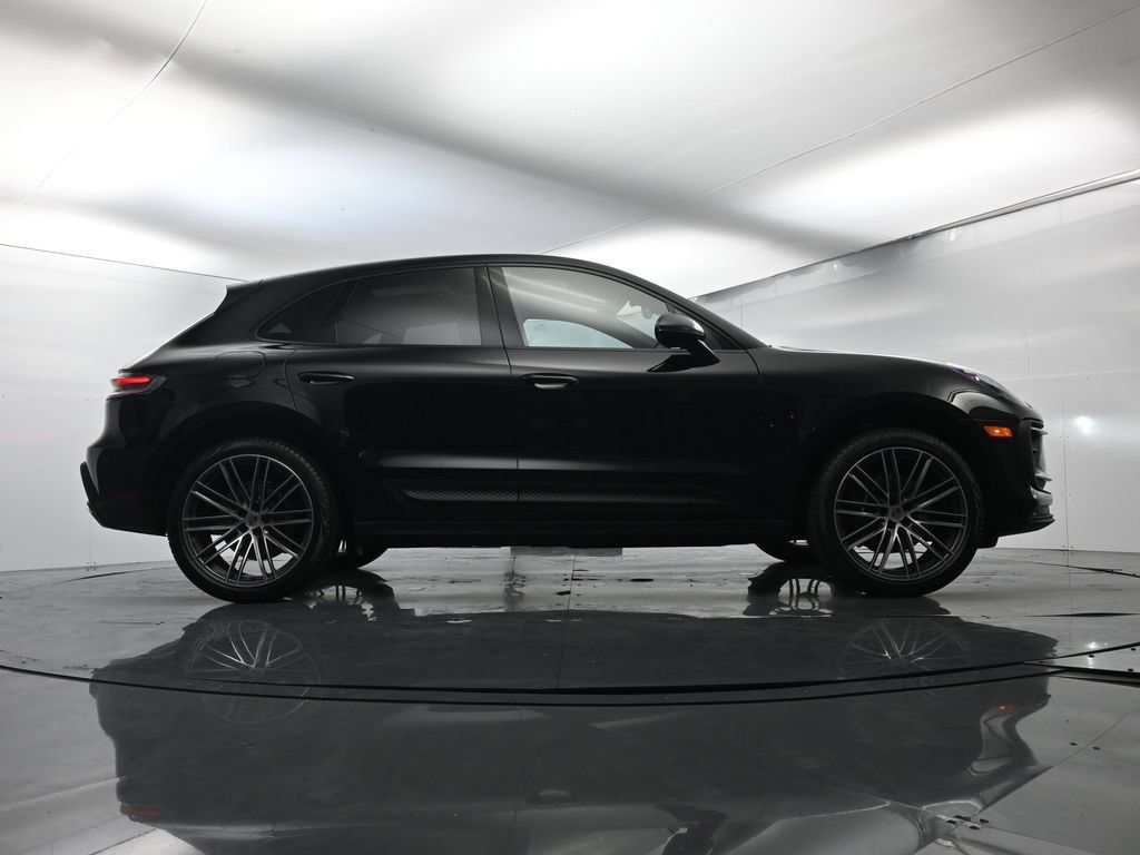 Certified 2025 Porsche Macan AWD/4WD image 52