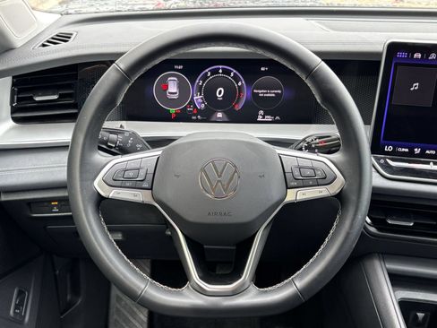 Used 2026 Volkswagen Tiguan SE AWD/4WD image 29