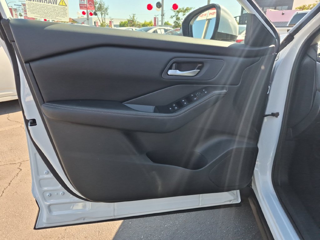 Certified 2026 Nissan Rogue SV FWD image 12