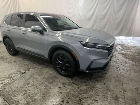 Used 2023 Honda CR-V LX image 3