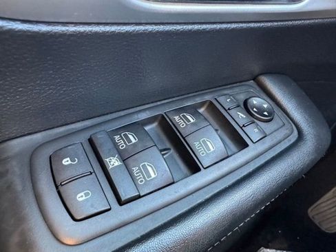 Used 2020 Chrysler Pacifica Limited w/ Advanced Safetytec Group FWD image 37