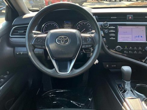 Used 2019 Toyota Camry LE FWD image 5