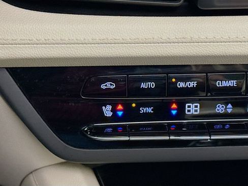 Used 2022 Buick Envision Avenir w/ Technology Package II image 21