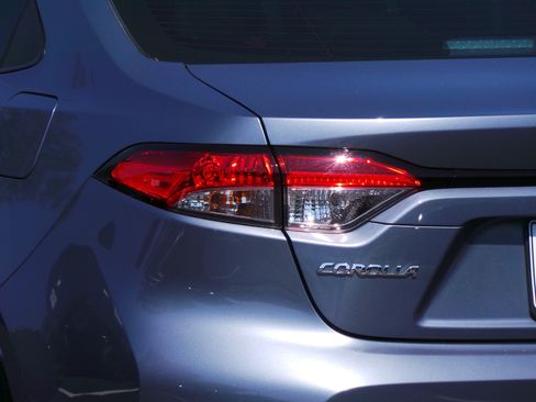 Used 2025 Toyota Corolla LE FWD image 18