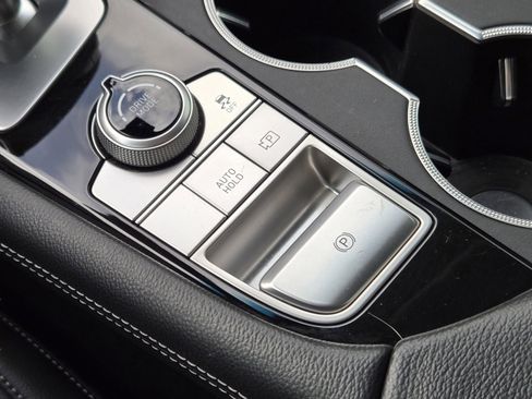 Used 2022 Genesis G70 2.0T RWD image 19