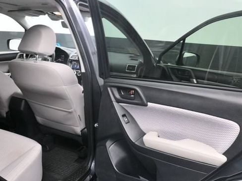 Used 2017 Subaru Forester 2.5i Premium AWD/4WD image 13