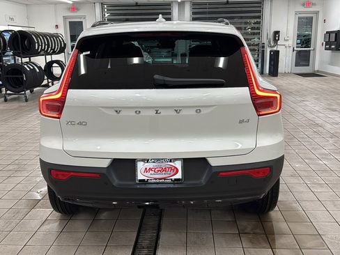 Used 2026 Volvo XC40 B4 Plus w/ Climate Package image 6