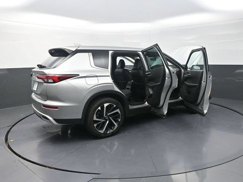 Used 2023 Mitsubishi Outlander SE AWD/4WD image 35