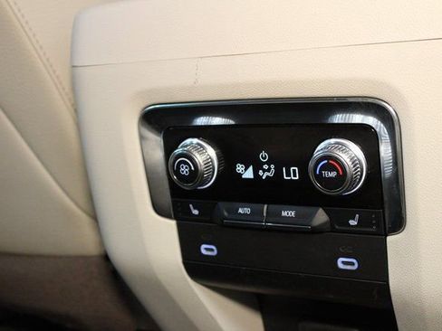 Used 2022 GMC Yukon XL Denali image 14