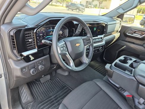 Certified 2026 Chevrolet Silverado 1500 LT RWD image 9