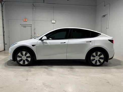 Used 2021 Tesla Model Y Long Range image 17
