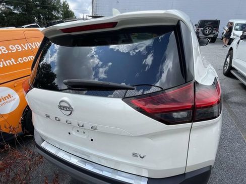 Used 2023 Nissan Rogue SV FWD image 4