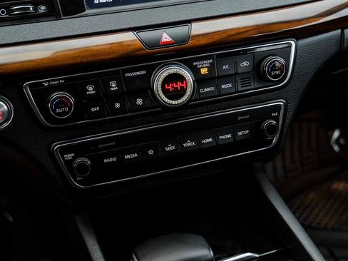 Used 2019 Kia Cadenza Premium image 27
