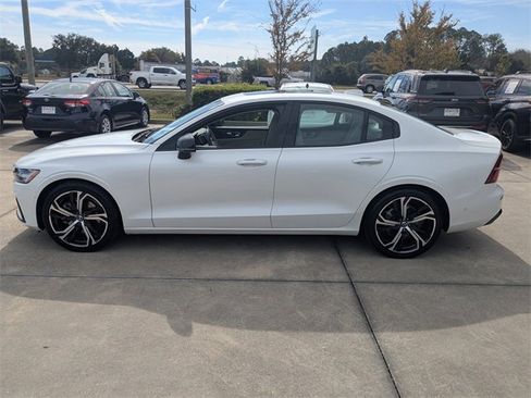 Used 2024 Volvo S60 B5 Plus image 6