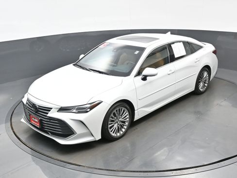 Used 2019 Toyota Avalon Limited image 38
