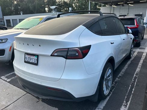 Used 2022 Tesla Model Y Long Range image 3