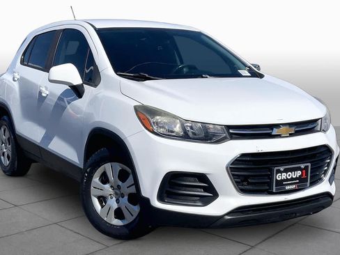 Used 2018 Chevrolet Trax LS FWD image 3