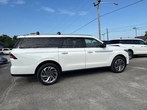 Used 2025 Lincoln Navigator L Reserve AWD/4WD image 23