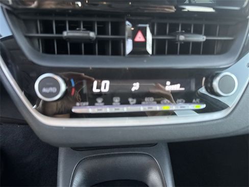 Used 2023 Toyota Corolla LE image 21