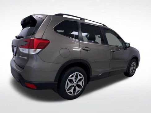 Used 2021 Subaru Forester Premium AWD/4WD image 8