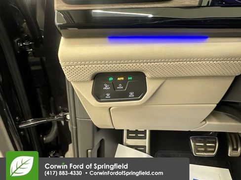 Used 2024 Volkswagen Atlas SEL Premium R-Line image 34