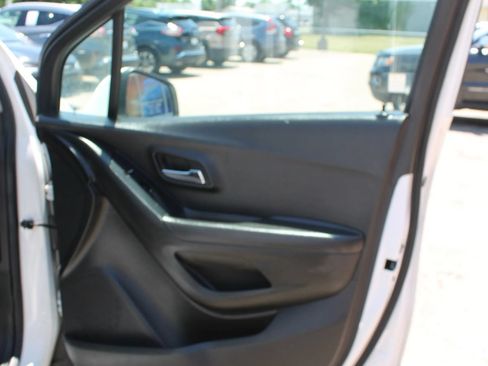 Used 2020 Chevrolet Trax LS FWD image 20