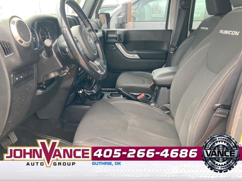 Used 2016 Jeep Wrangler Unlimited Rubicon w/ Connectivity Group image 2