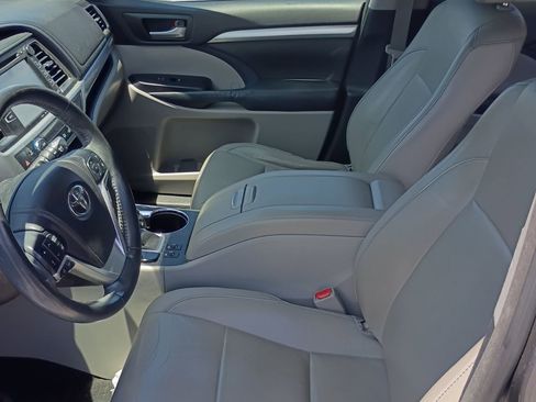 Used 2015 Toyota Highlander XLE FWD image 8