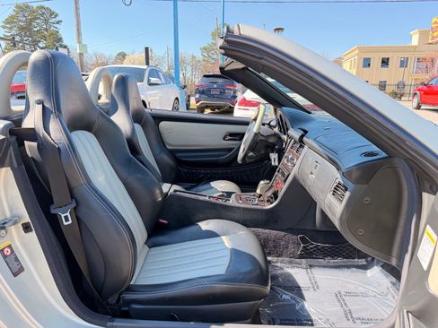 Used 2002 Mercedes-Benz SLK 32 AMG image 25
