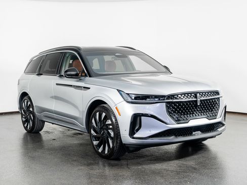 Used 2024 Lincoln Nautilus Black Label w/ Jet Appearance Package (87T) image 4