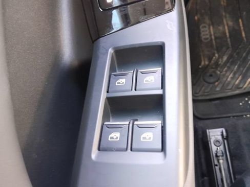 Used 2025 Audi Q6 e-tron Premium Plus w/ Premium Plus AWD/4WD image 9