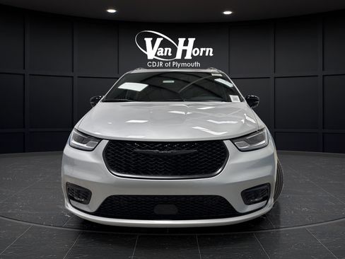 New 2026 Chrysler Pacifica Select w/ S Appearance Package AWD/4WD image 10