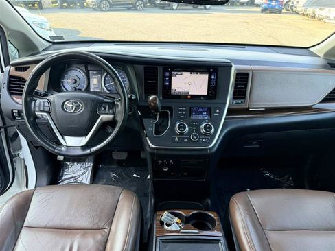 Used 2015 Toyota Sienna Limited Premium FWD image 26
