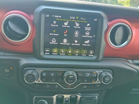 Used 2022 Jeep Wrangler Unlimited Rubicon w/ Cold Weather Group AWD/4WD image 32