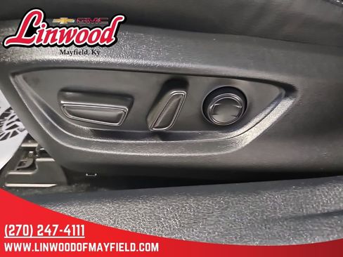 Used 2025 Toyota Camry SE w/ Convenience Package FWD image 19