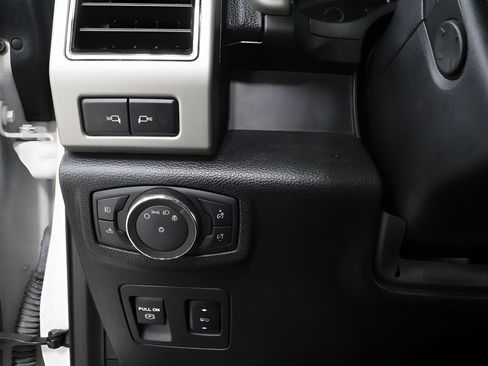 Used 2019 Ford F150 Lariat w/ Equipment Group 502A Luxury AWD/4WD image 19