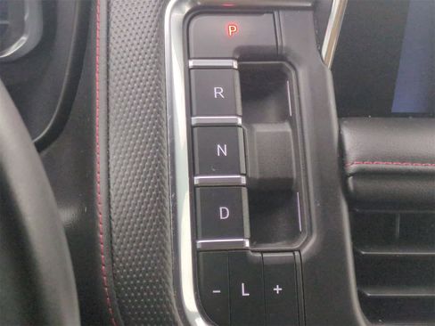 Used 2023 Chevrolet Suburban RST image 31