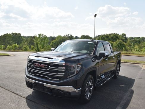 Used 2022 GMC Sierra 1500 SLT w/ X31 Off-Road Package AWD/4WD image 3