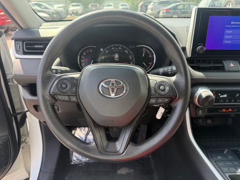 Used 2025 Toyota RAV4 LE AWD/4WD image 9