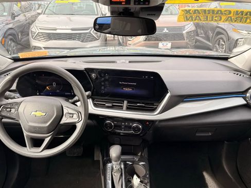 Used 2025 Chevrolet Trax LT image 15