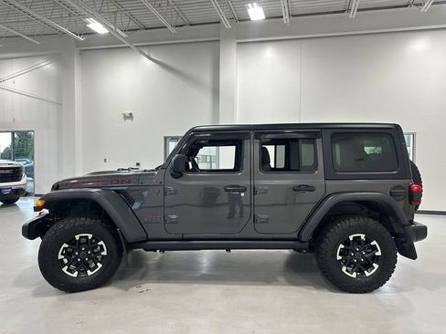 Used 2024 Jeep Wrangler Unlimited Rubicon w/ Dual Top Group AWD/4WD image 9