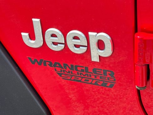 Used 2019 Jeep Wrangler Unlimited Sport S AWD/4WD image 12