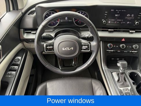 Used 2023 Kia Carnival LX FWD image 12
