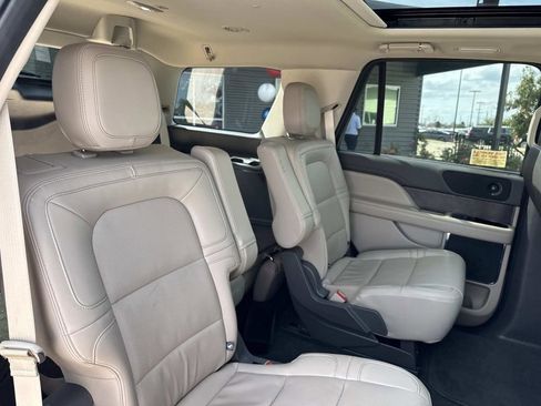Certified 2024 Lincoln Navigator Premiere AWD/4WD image 11