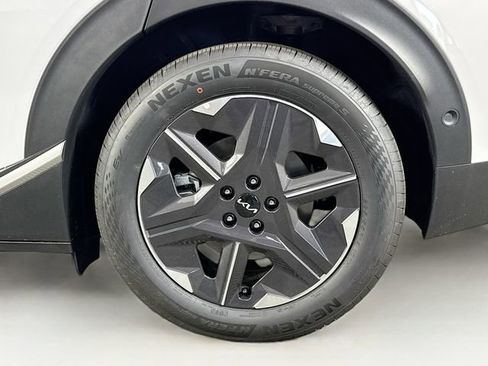 New 2025 Kia EV6 Light w/ Light LR Technology Package image 10