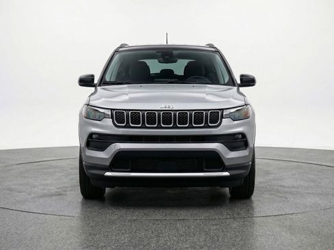 Used 2025 Jeep Compass Limited AWD/4WD image 2