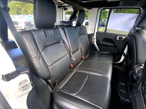 Used 2023 Jeep Wrangler Unlimited Rubicon 4xe w/ Cold Weather Group AWD/4WD image 19