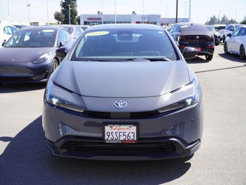 Used 2025 Toyota Prius LE FWD image 4