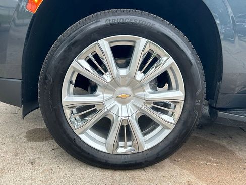 Used 2021 Chevrolet Suburban High Country RWD image 38