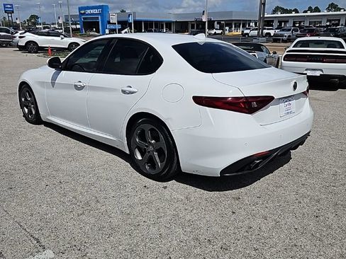 Used 2018 Alfa Romeo Giulia image 5